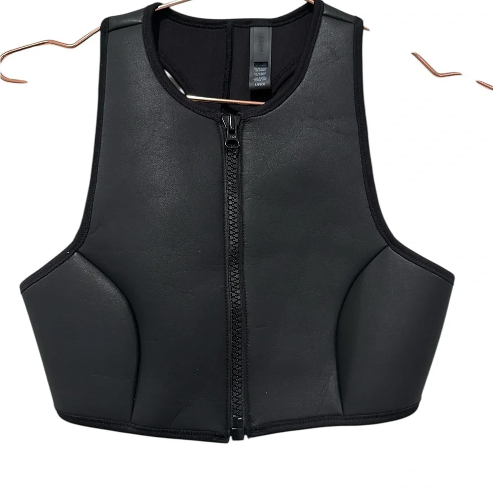 SKIMS Sport Swim High Neck Top Womens Onyx SW-HNK-0050. Size small